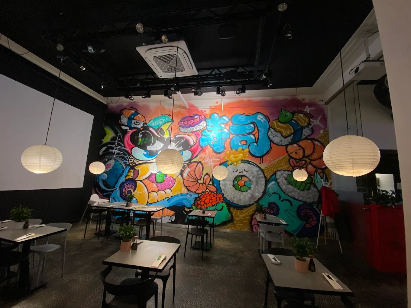 Ściana z graffiti w restauracji Soto Sushi — sushi art mural